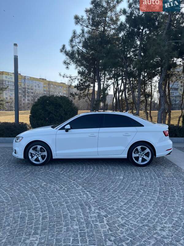 Седан Audi A3 2018 в Днепре