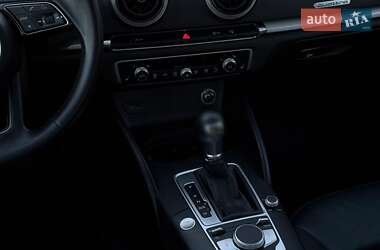 Седан Audi A3 2017 в Луцке
