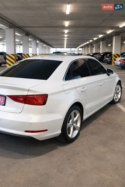 Седан Audi A3 2014 в Дубровице