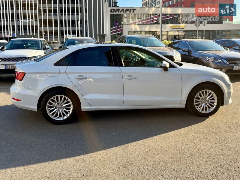 Седан Audi A3 2016 в Киеве