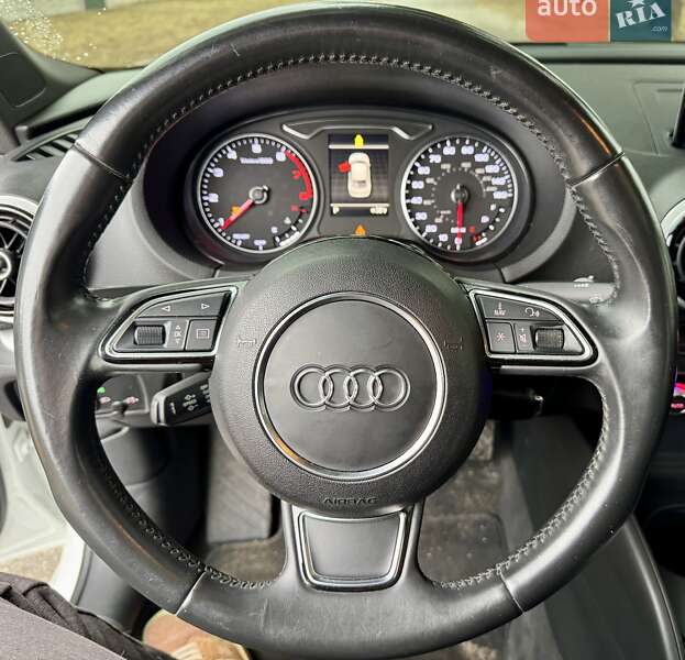 Седан Audi A3 2016 в Киеве