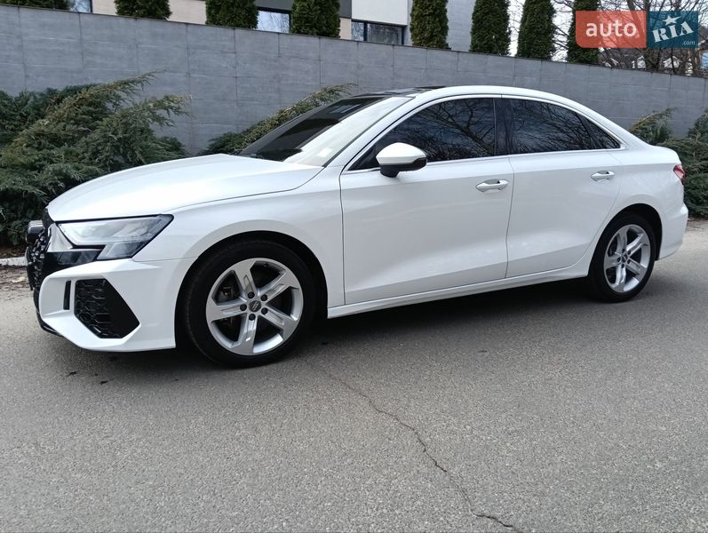 Седан Audi A3 2021 в Гатном