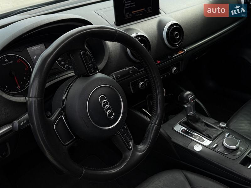 Седан Audi A3 2016 в Хусте