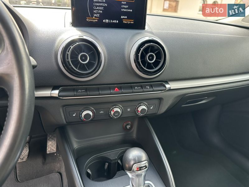 Хэтчбек Audi A3 2015 в Киеве