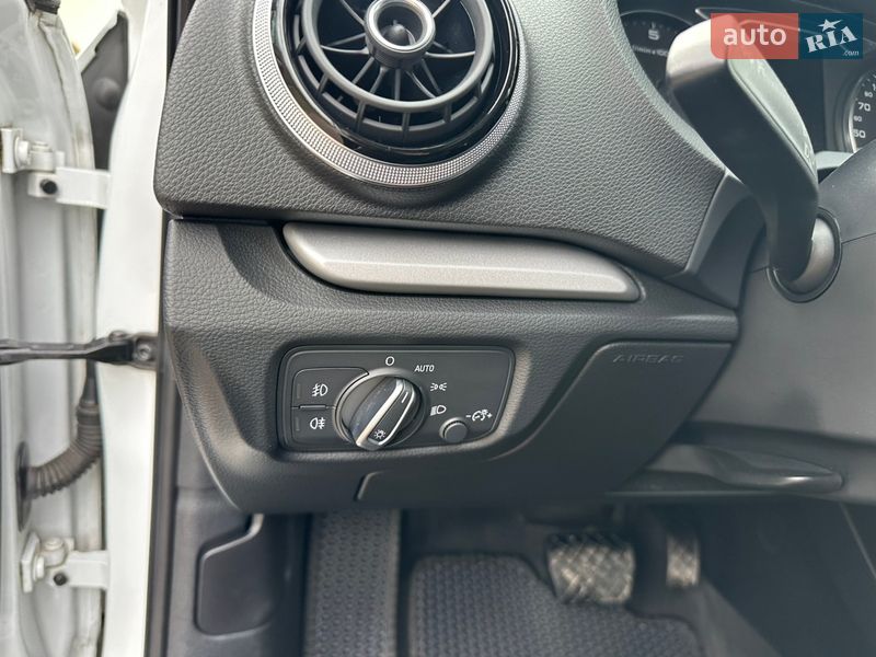 Седан Audi A3 2013 в Киеве