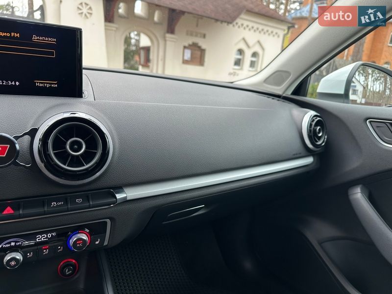 Седан Audi A3 2013 в Киеве