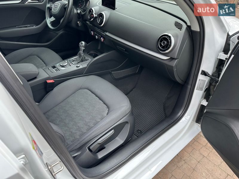 Седан Audi A3 2013 в Киеве