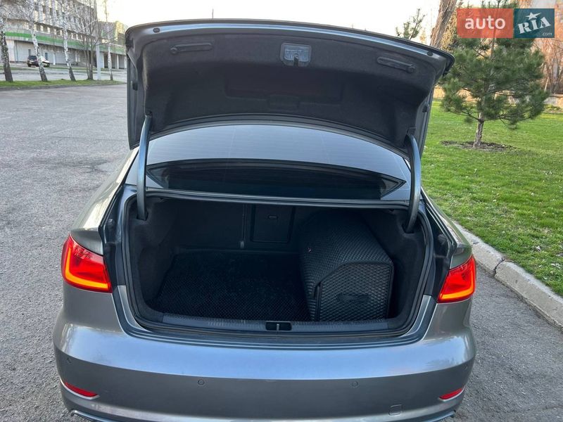 Седан Audi A3 2015 в Кременчуге