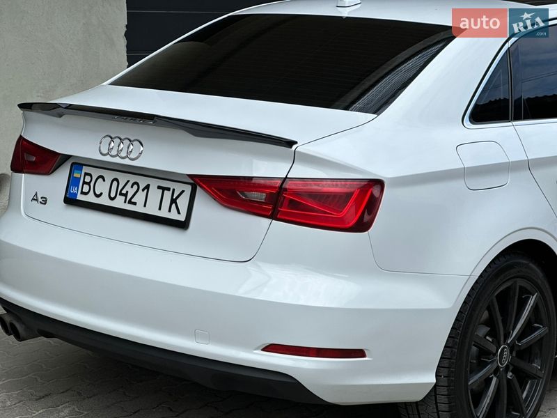 Седан Audi A3 2015 в Дрогобыче