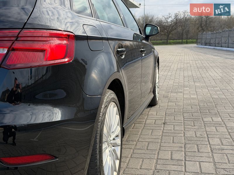 Хэтчбек Audi A3 2016 в Запорожье
