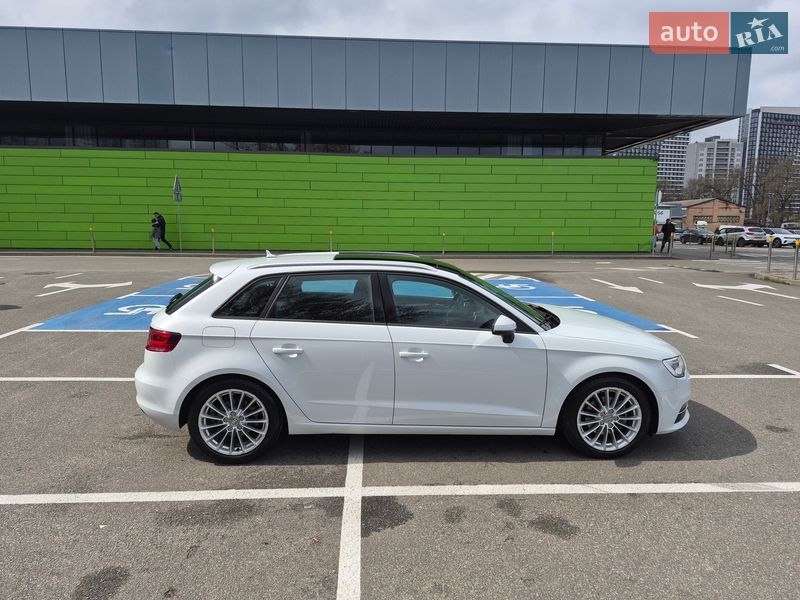 Хэтчбек Audi A3 2016 в Киеве