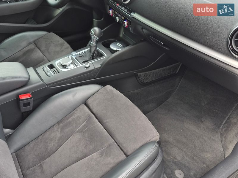 Хэтчбек Audi A3 2016 в Киеве