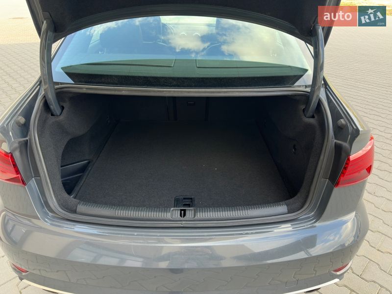 Седан Audi A3 2017 в Киеве