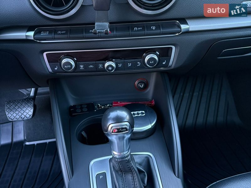 Седан Audi A3 2016 в Львові
