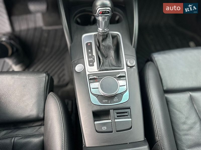 Седан Audi A3 2015 в Ровно