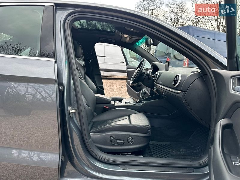 Седан Audi A3 2015 в Ровно