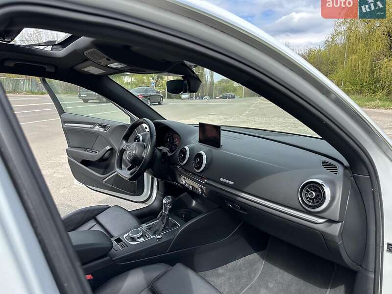 Хэтчбек Audi A3 2016 в Киеве