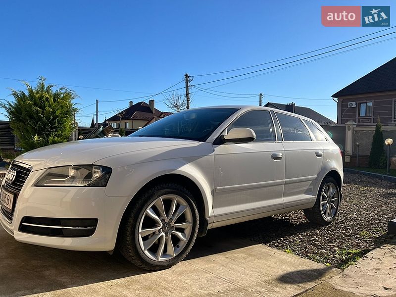 Хетчбек Audi A3 2012 в Чернівцях