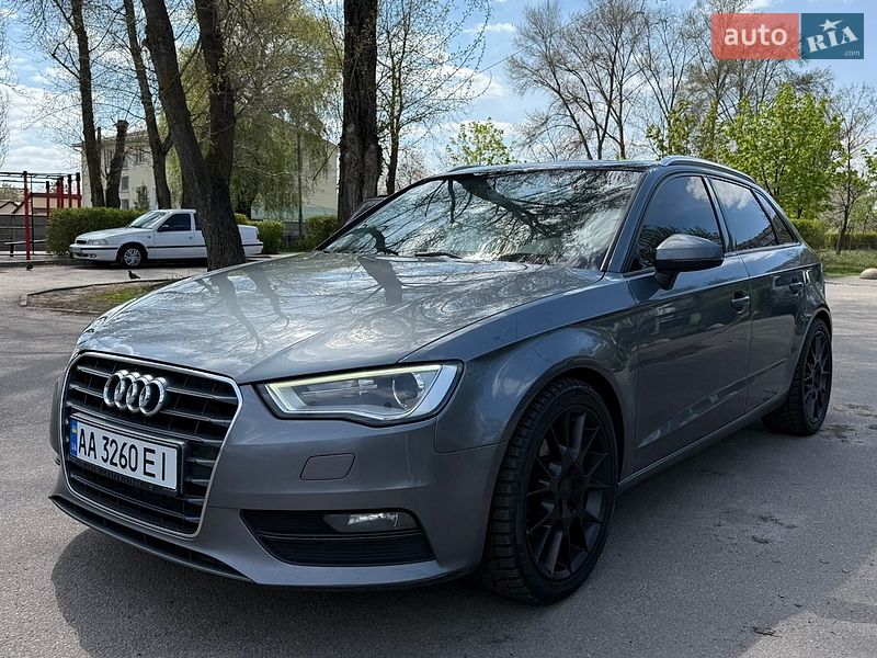 Хэтчбек Audi A3 2016 в Киеве