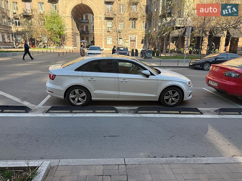Седан Audi A3 2016 в Киеве