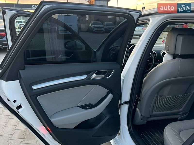 Хетчбек Audi A3 2016 в Чернівцях