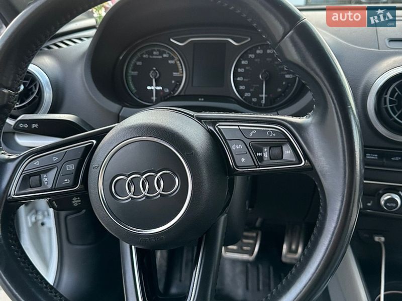 Хетчбек Audi A3 2016 в Чернівцях