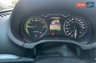 Хетчбек Audi A3 2016 в Чернівцях