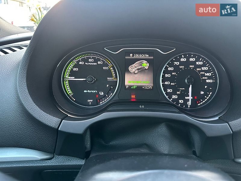Хетчбек Audi A3 2016 в Чернівцях