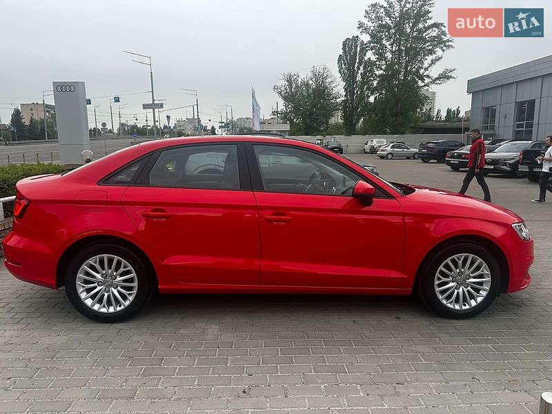 Седан Audi A3 2016 в Киеве