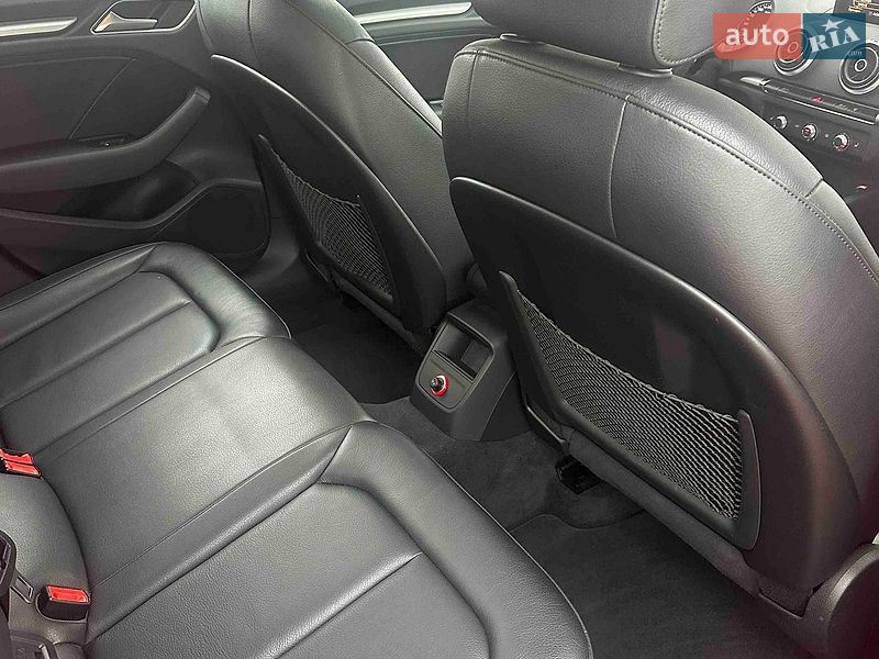 Седан Audi A3 2016 в Киеве