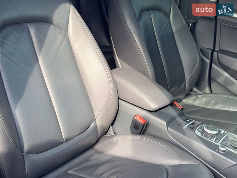 Седан Audi A3 2016 в Киеве