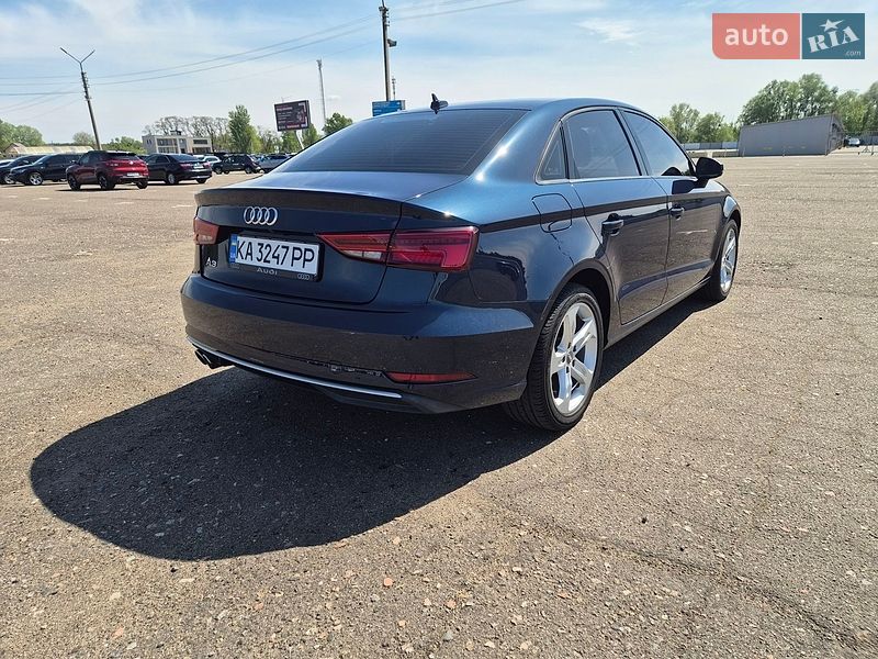 Седан Audi A3 2017 в Киеве