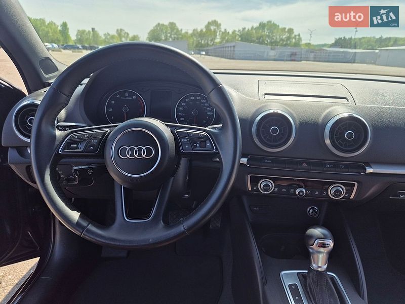 Седан Audi A3 2017 в Киеве