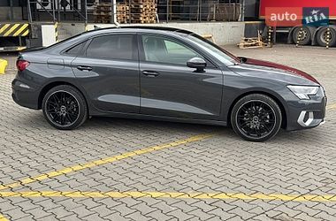 Седан Audi A3 2022 в Чернівцях