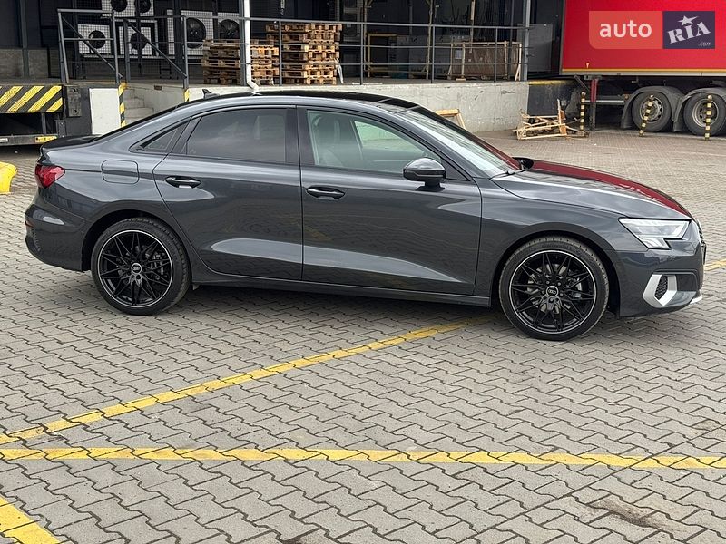 Седан Audi A3 2022 в Чернівцях