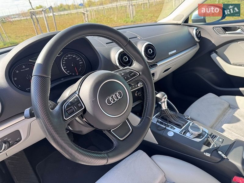 Хэтчбек Audi A3 2016 в Киеве