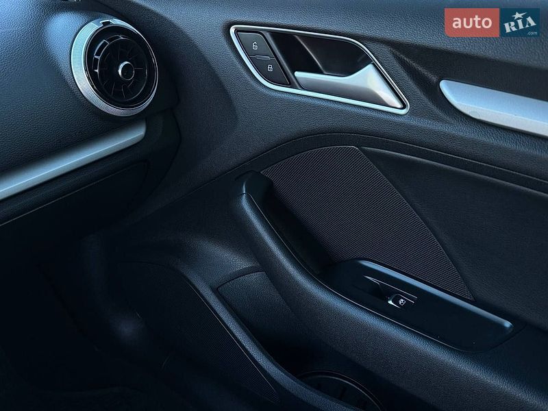 Седан Audi A3 2016 в Дрогобичі
