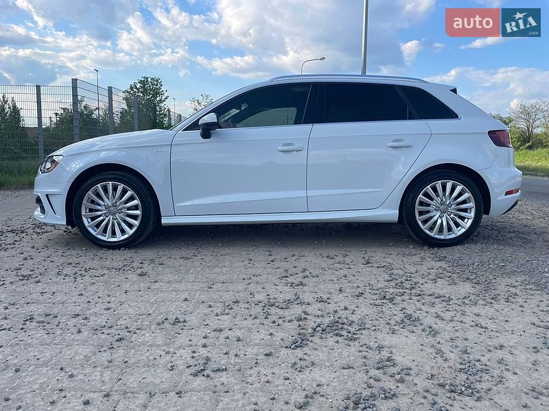Хетчбек Audi A3 2016 в Львові