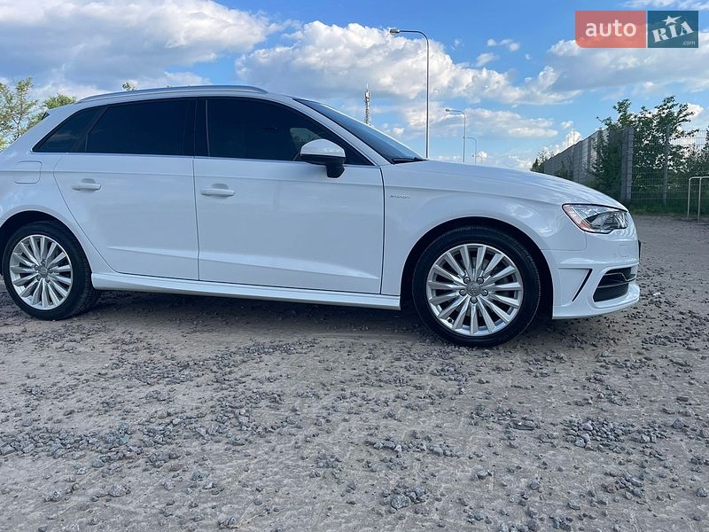 Хетчбек Audi A3 2016 в Львові