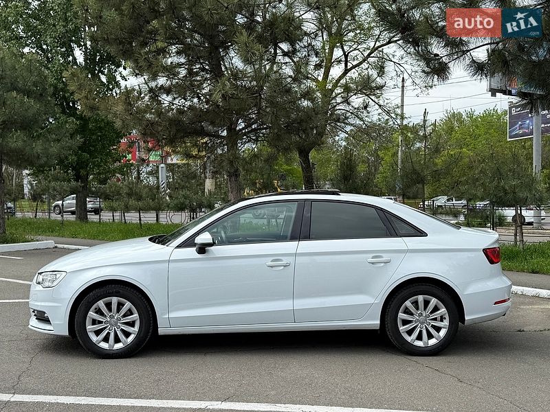 Седан Audi A3 2015 в Одессе