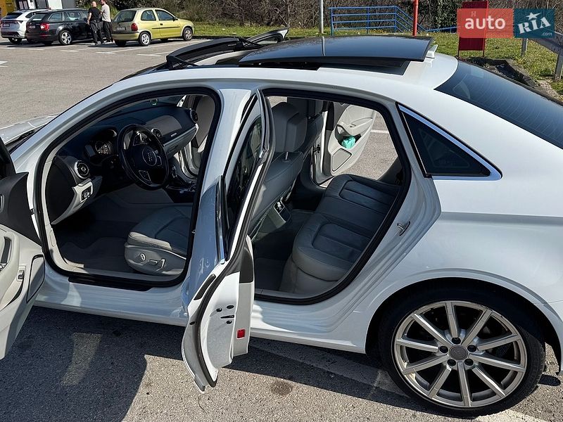 Седан Audi A3 2015 в Ромнах
