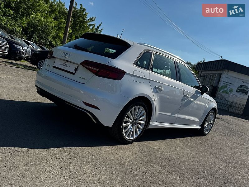 Хетчбек Audi A3 2017 в Луцьку фото 8 Хетчбек Audi A3 2017 в Луцьку