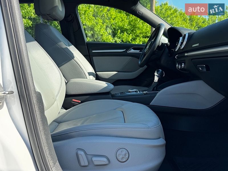 Хетчбек Audi A3 2017 в Луцьку фото 19 Хетчбек Audi A3 2017 в Луцьку