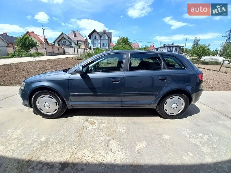 Хэтчбек Audi A3 2010 в Черновцах