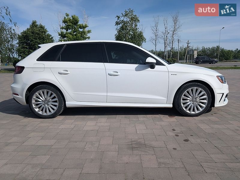 Хэтчбек Audi A3 2015 в Ивано-Франковске
