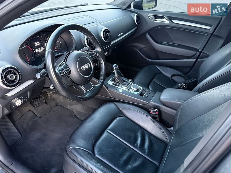 Седан Audi A3 2016 в Киеве