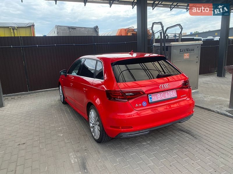 Хэтчбек Audi A3 2015 в Ровно