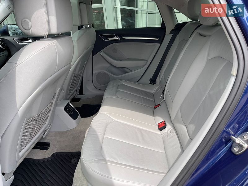 Седан Audi A3 2014 в Чернівцях