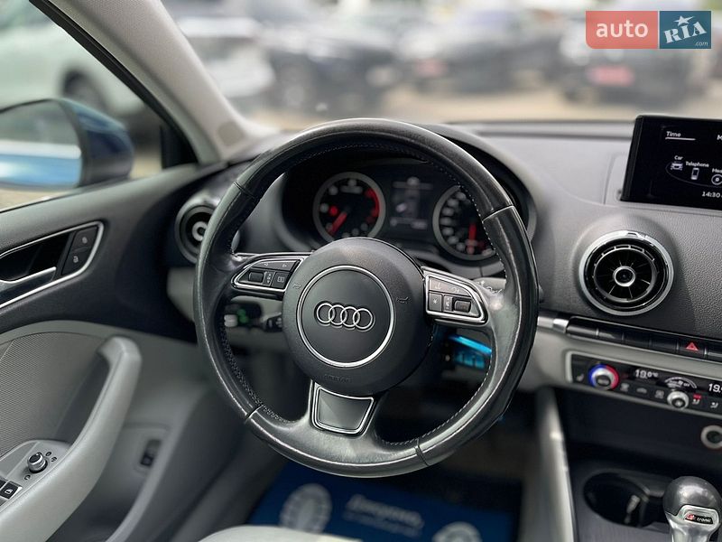 Седан Audi A3 2014 в Чернівцях