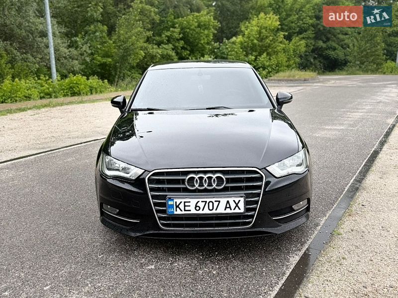 Хэтчбек Audi A3 2015 в Днепре